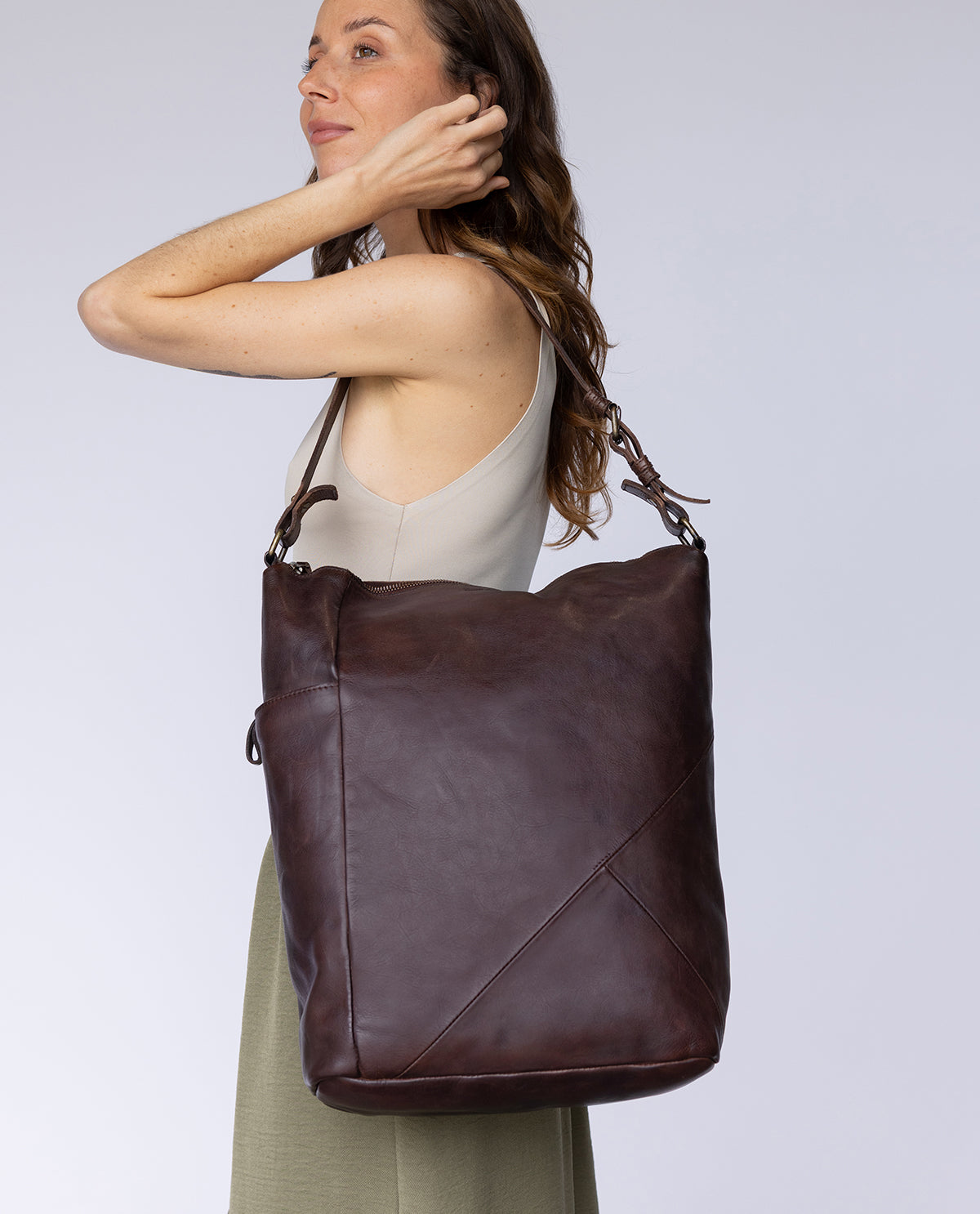 ブラウン　ハンドバッグ The dark brown 