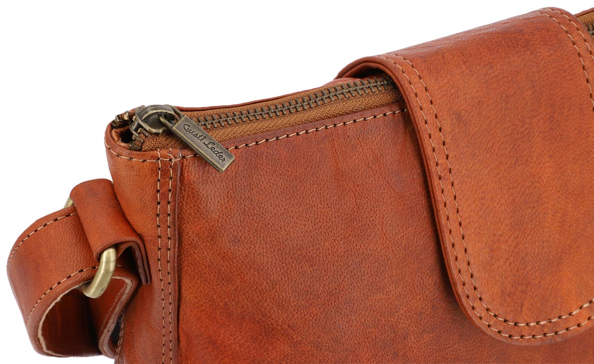 Brown leather shoulder bag 